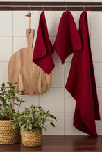 Załaduj obraz do przeglądarki galerii, Ręcznik kuchenny dzianinowy czerwony Mynte Strawberry Ib Laursen
