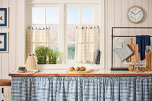 Załaduj obraz do przeglądarki galerii, Termos 1,5-litrowy opleciony warkoczem z polirattanu w kolorze naturalnym Ib Laursen