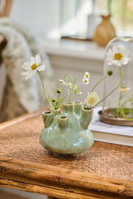 Załaduj obraz do przeglądarki galerii, Wazon z 6 otworami Marina ceramiczny przydymiona zieleń Ib Laursen