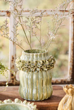 Załaduj obraz do przeglądarki galerii, Wazon szkliwiony Hortensja zielony ceramiczny Ib Laursen