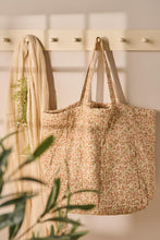 Załaduj obraz do przeglądarki galerii, Torba pikowana w kwiaty na zakupy / plażowa Ib Laursen