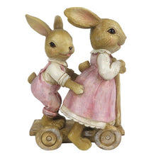 Załaduj obraz do przeglądarki galerii, Figurka wielkanocne króliczki na hulajnodze różowe 11 cm retro Clayre Eef
