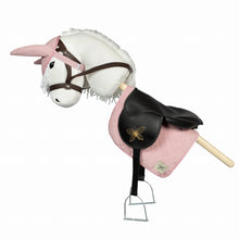Załaduj obraz do przeglądarki galerii, Podkładka pod siodło i bonetka, różowa sztruksowa hobby horse by astrup
