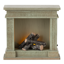 Załaduj obraz do przeglądarki galerii, MAILEG Kominek dla myszek 11cm - DUSTY GREEN