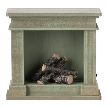 Załaduj obraz do przeglądarki galerii, MAILEG Kominek dla myszek 11cm - DUSTY GREEN