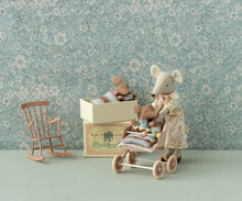 Załaduj obraz do przeglądarki galerii, Maileg Myszka w pudełku - Baby Sleppy-Wakey in BOX BLUE chłopiec
