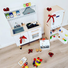 Załaduj obraz do przeglądarki galerii, Lodówka do zabawy drewniana Mamamemo