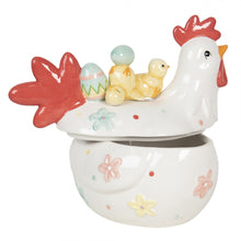 Załaduj obraz do przeglądarki galerii, Kura ceramiczna ozdobna kolorowa na jajka Clayre Eef
