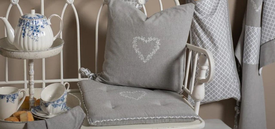 Poduszka na krzesło – detal, który może wiele zmienić