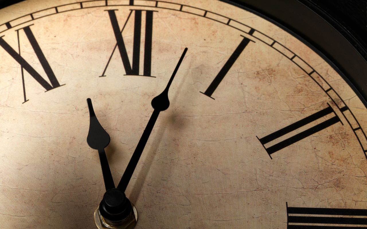 W stylu starego dworca czy nowojorskiego loftu? Przegląd zegarów Belldeco