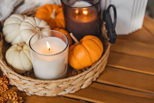 Magia światła - dekoracyjne lampiony i nowoczesne świeczniki