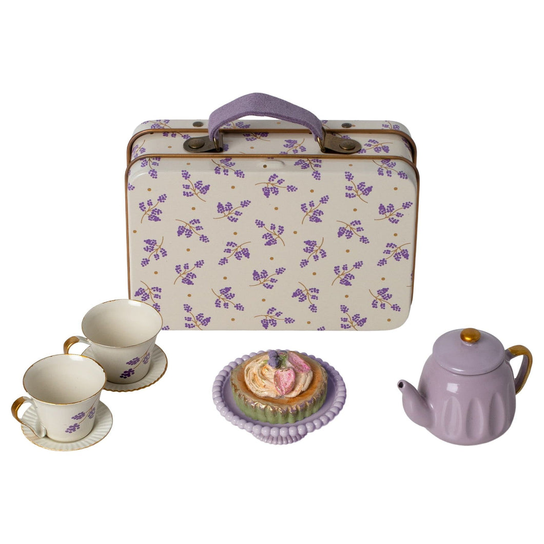 Maileg - zestw do herbaty dla myszek w walizce Afternoon treat, Mouse - Purple madelaine