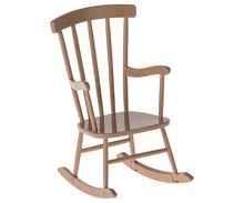 Załaduj obraz do przeglądarki galerii, Maileg Fotel bujany 11cm -Rocking chair dark powder
