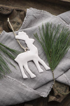 Renifer do zawieszenia na sznurku jutowym Ib Laursen