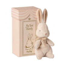 Załaduj obraz do przeglądarki galerii, Maileg Mój pierwszy króliczek My First Bunny in Box
