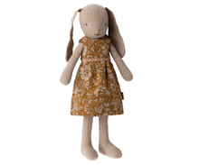 Załaduj obraz do przeglądarki galerii, MAILEG Króliczek 23cm - Bunny flower dress size 2
