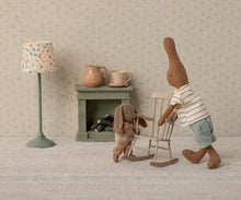 Załaduj obraz do przeglądarki galerii, Maileg Fotel bujany 11cm -Rocking chair dark Sand 2025
