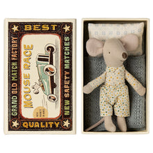 Załaduj obraz do przeglądarki galerii, Maileg Myszka w pudełku 11cm - Litle brother mouse in box
