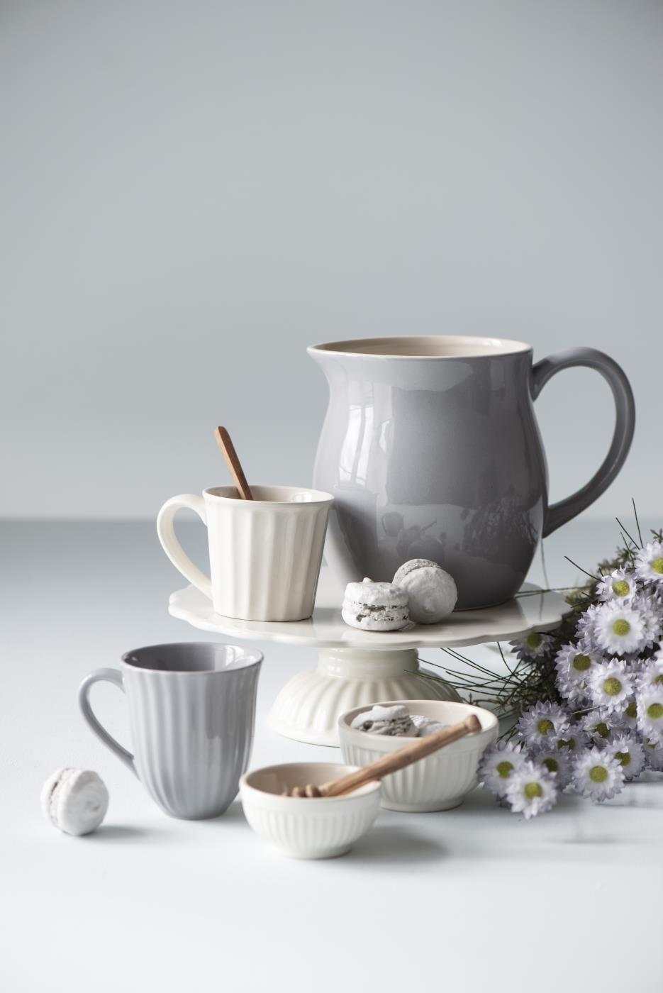 Talerz ceramiczny na nodze Mynte Kremowy na ciasto Buttercream Ib Laursen