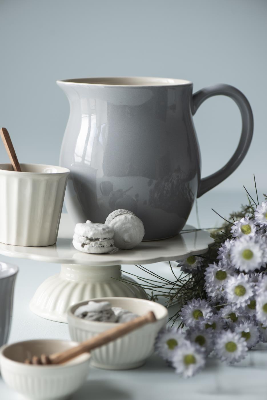 Talerz ceramiczny na nodze Mynte Kremowy na ciasto Buttercream Ib Laursen