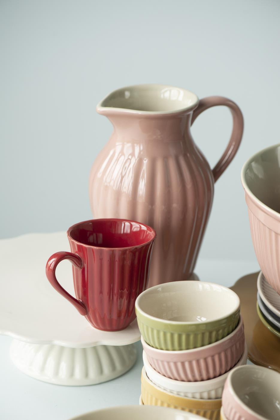 Talerz ceramiczny na nodze Mynte Kremowy na ciasto Buttercream Ib Laursen