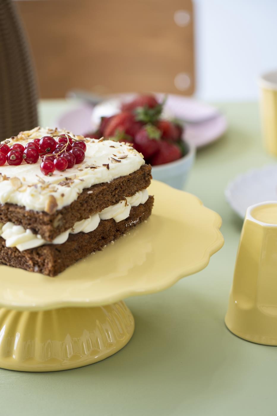 Talerz ceramiczny na nodze Mynte żółty na ciasto Lemonade Ib Laursen