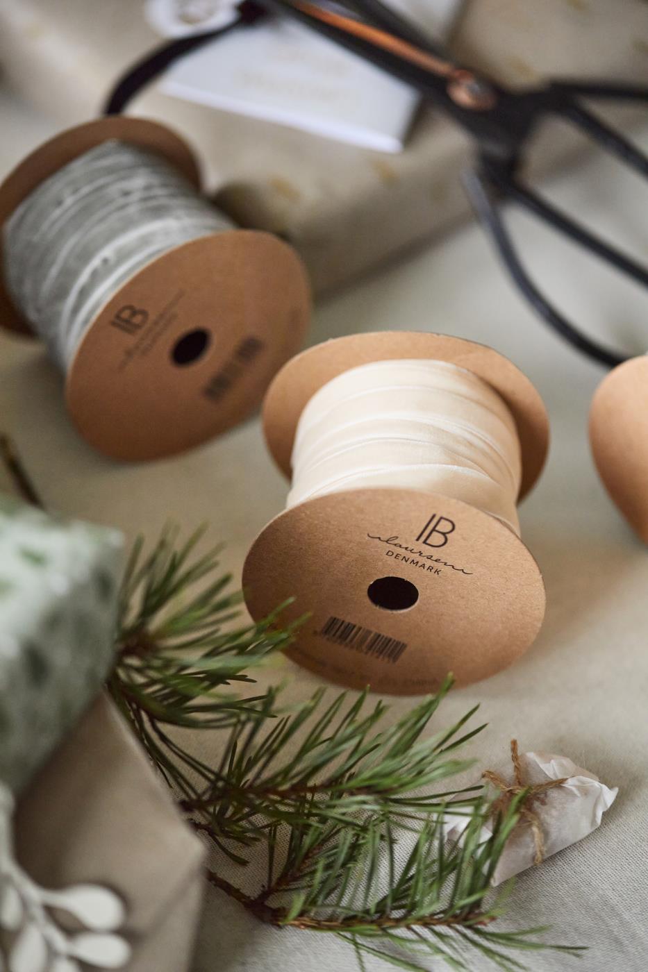 Wstążka aksamitna na szpuli 10 m kremowa Ib Laursen