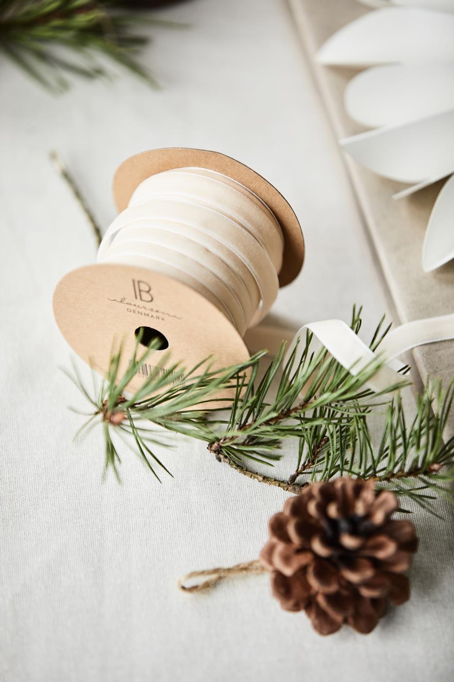 Wstążka aksamitna na szpuli 10 m kremowa Ib Laursen