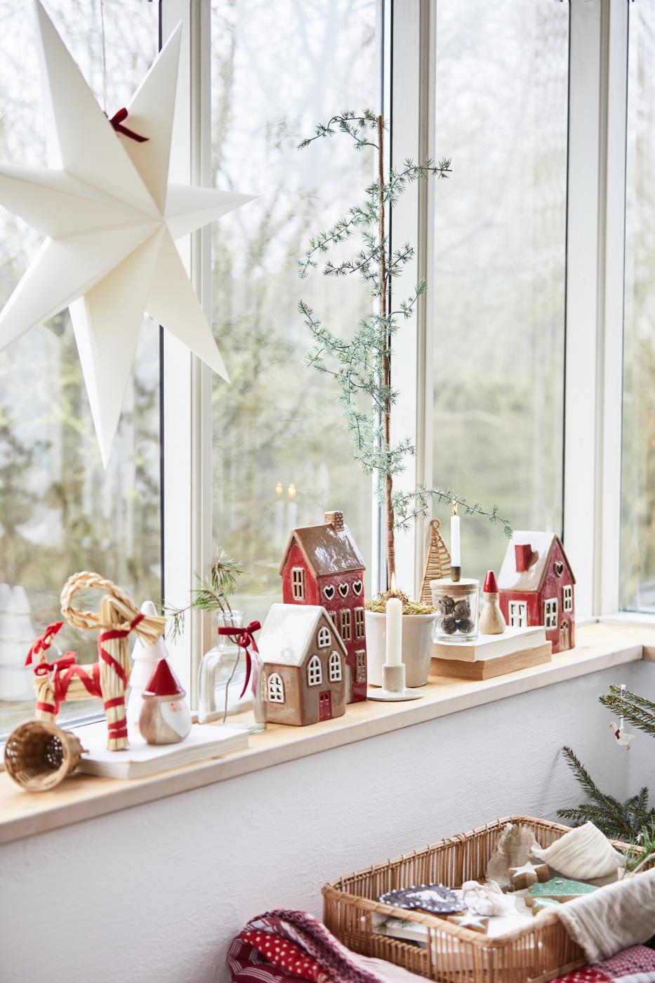 Domek ceramiczny Stillenat - lampion czerwone drzwi Ib Laursen