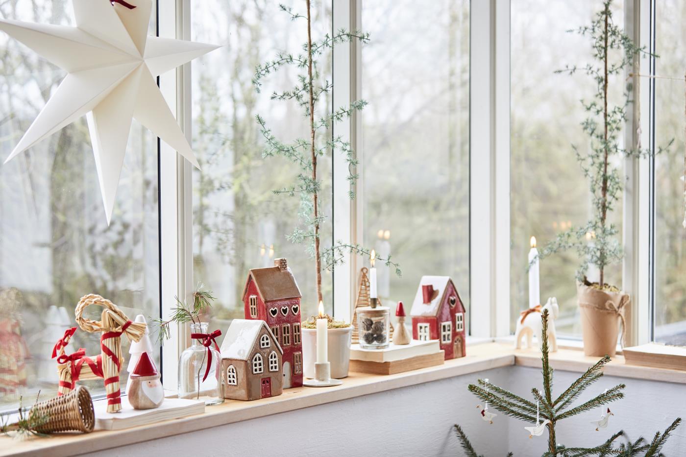 Domek ceramiczny Stillenat - lampion czerwone drzwi Ib Laursen