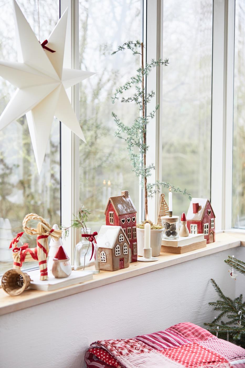 Domek ceramiczny Stillenat - lampion czerwone drzwi Ib Laursen