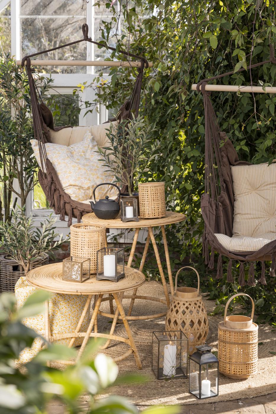 Stół , stolik kawowy okrągły z 3 nogami rattan wysoki Ib Laursen