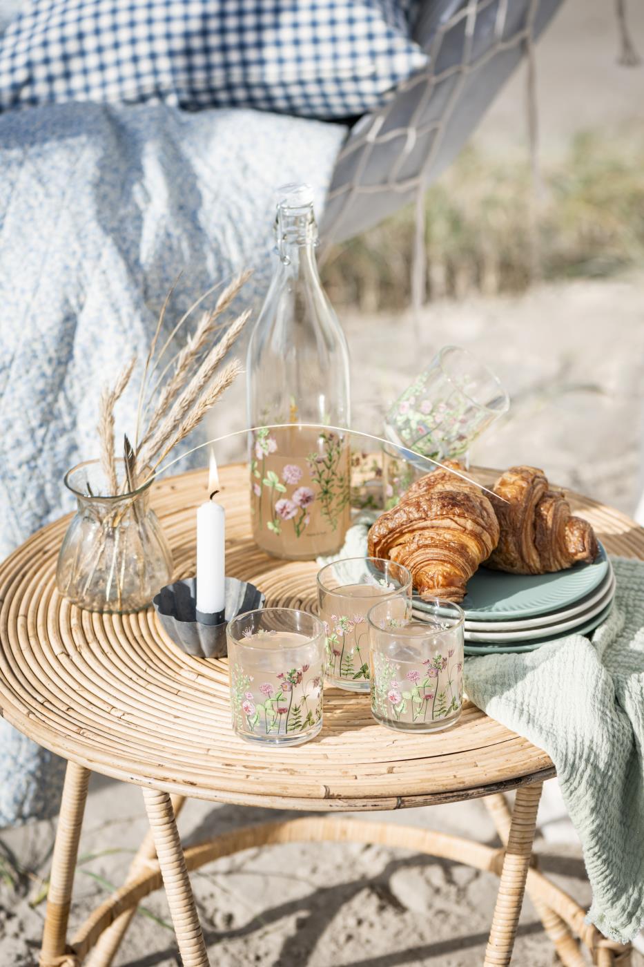 Stół , stolik kawowy okrągły z 3 nogami rattan Ib Laursen