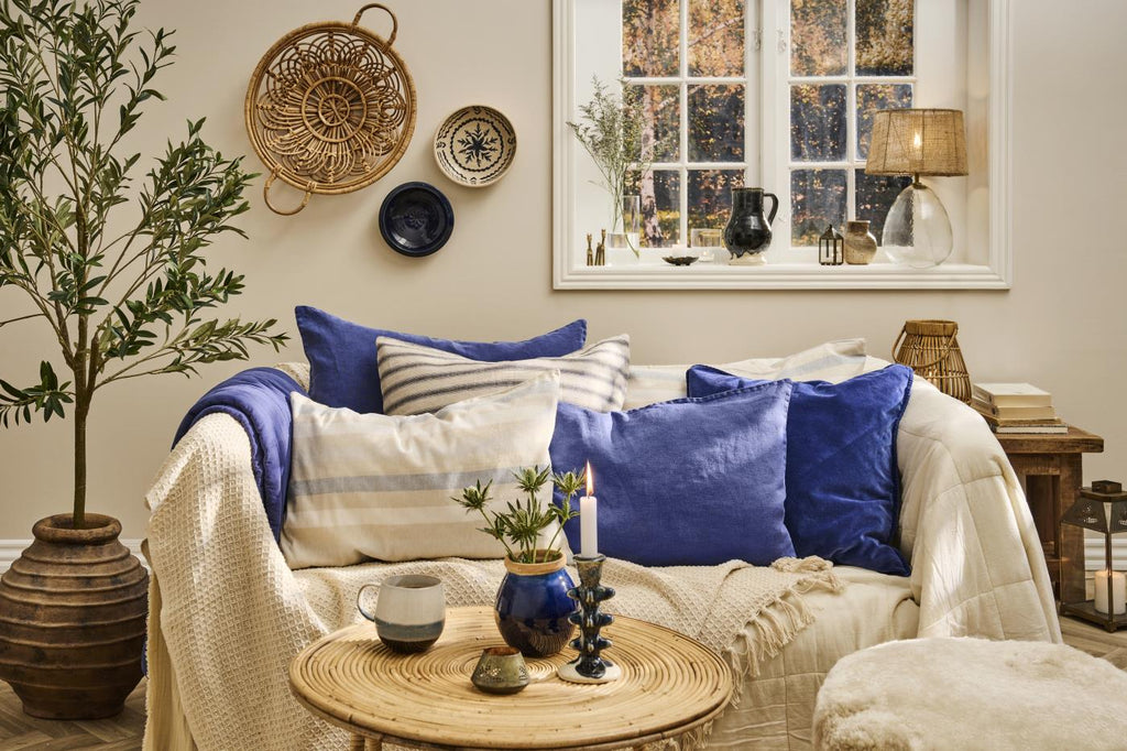 Stół , stolik kawowy okrągły z 3 nogami rattan Ib Laursen