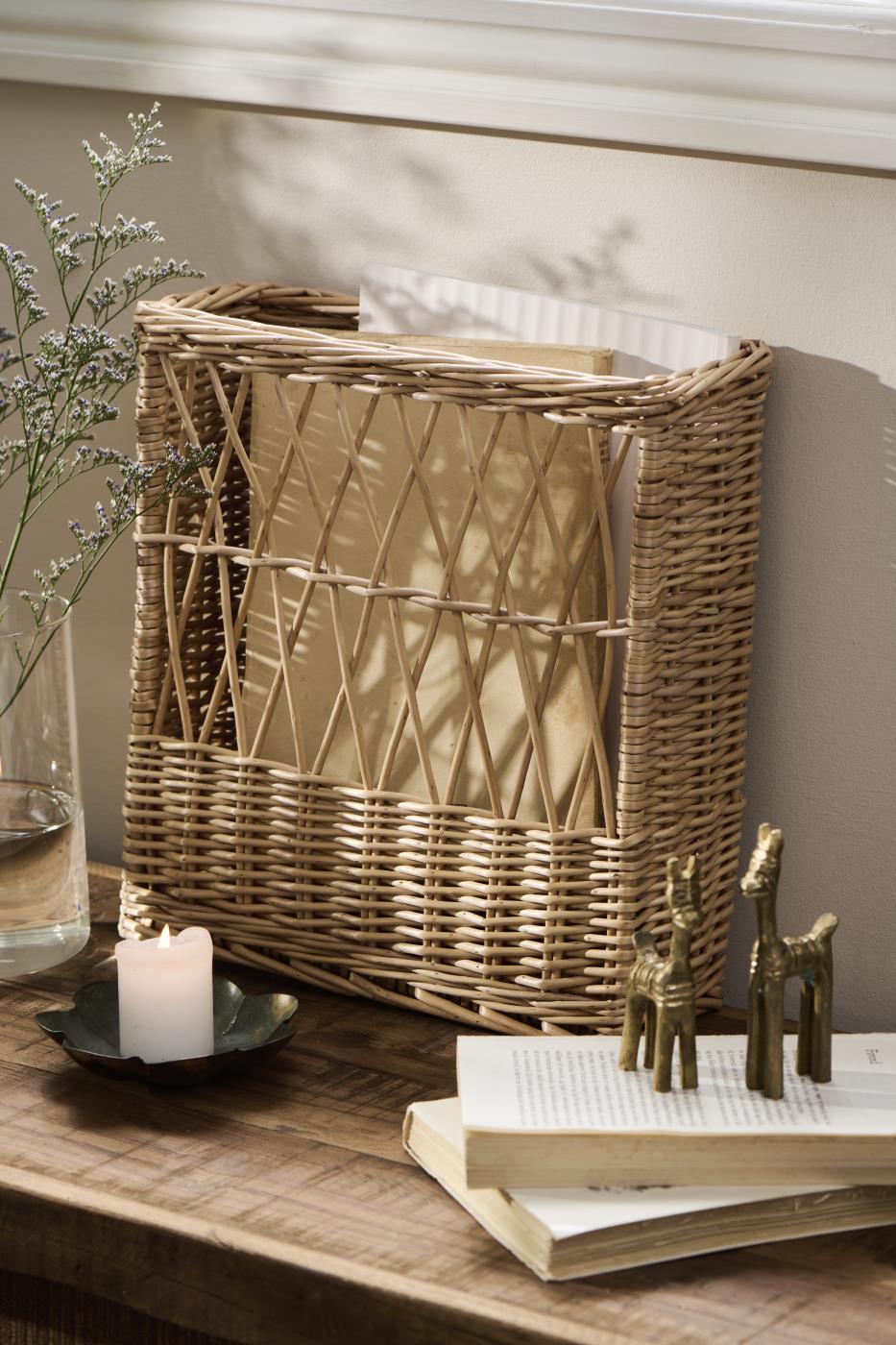 Gazetnik rattanowy ścienny Ib Laursen