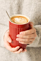 Kubek do kawy latte czerwony ceramiczny Truskawka Ib Laursen