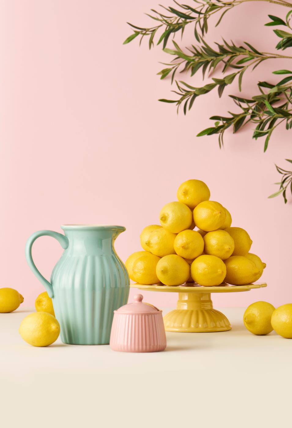 Talerz ceramiczny na nodze Mynte żółty na ciasto Lemonade Ib Laursen
