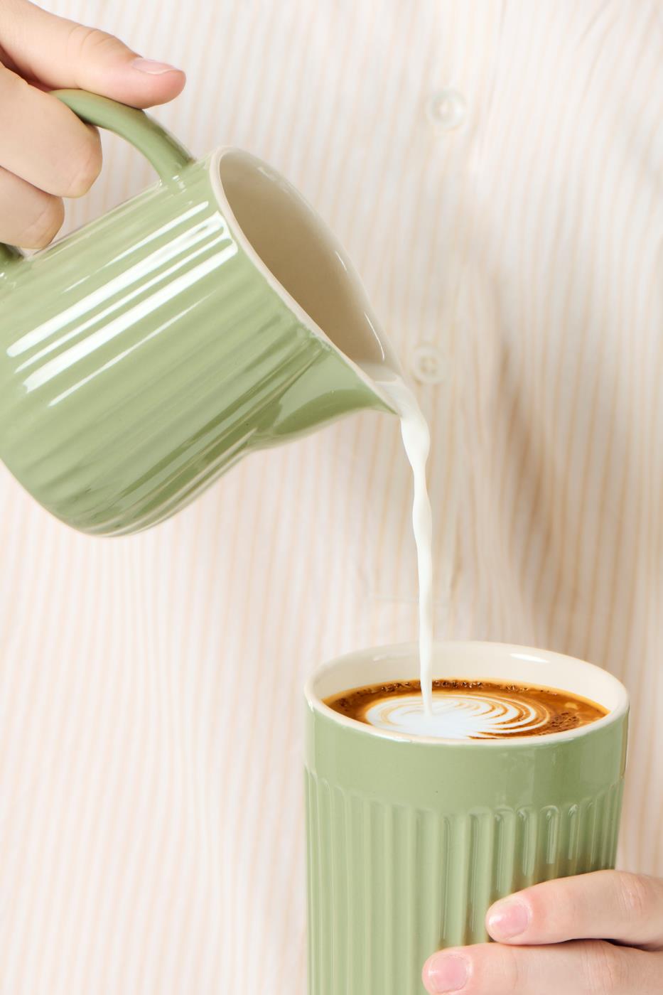 Kubek z rowkami Mynte zielony Wasabi Ib Laursen