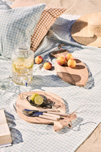 Deska do krojenia ze skórzanym sznurkiem okrągła ryba drewno akacjowe Ib Laursen