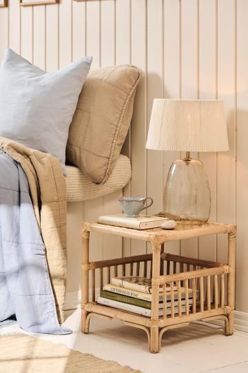 Stolik nocny z półką Janet rattan Ib Laursen