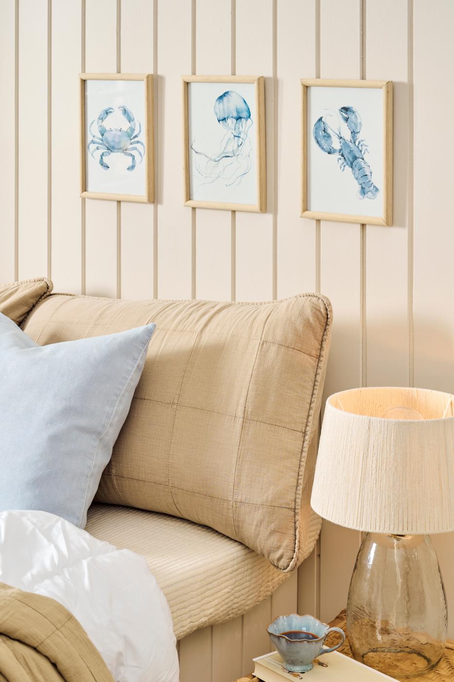 Lampa stołowa Sea z szklaną podstawą i kremowym kloszem z juty Ib Laursen