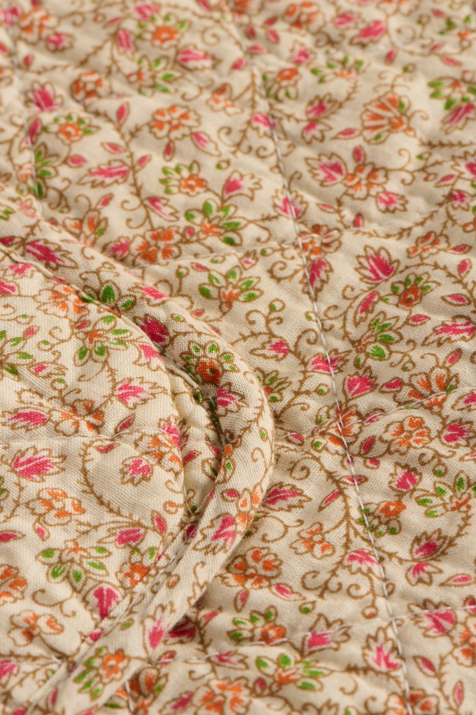 Kołdra , narzuta w kwiatki winorośli z wypełnieniem Ib Laursen