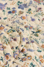 Kołdra , narzuta z fioletowymi kwiatami z wypełniebiem Ib Laursen