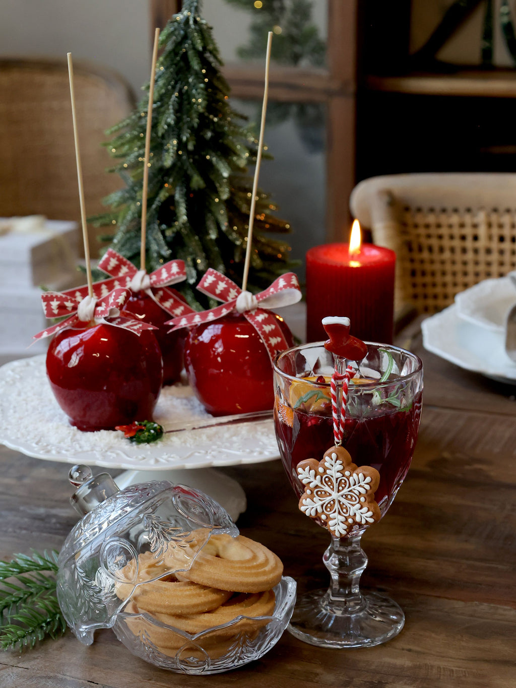 Szklana bomboniera w kształcie bombki świątecznej retro otwierana Chic Antique