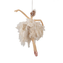 Załaduj obraz do przeglądarki galerii, Ozdoba choinkowa tańcząca baletnica  15 cm różowo-beżowa Clayre Eef
