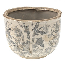 Załaduj obraz do przeglądarki galerii, Doniczka , osłonka ceramiczna szaro - beżowa w kwiaty 21 x 15 cm Clayre Eef
