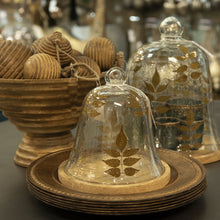 Załaduj obraz do przeglądarki galerii, Zestaw pater drewnianych ze szklanymi kloszami Liście Clayre Eef
