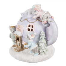 Załaduj obraz do przeglądarki galerii, Figurka świąteczna czajniczek z myszkami retro Clayre Eef
