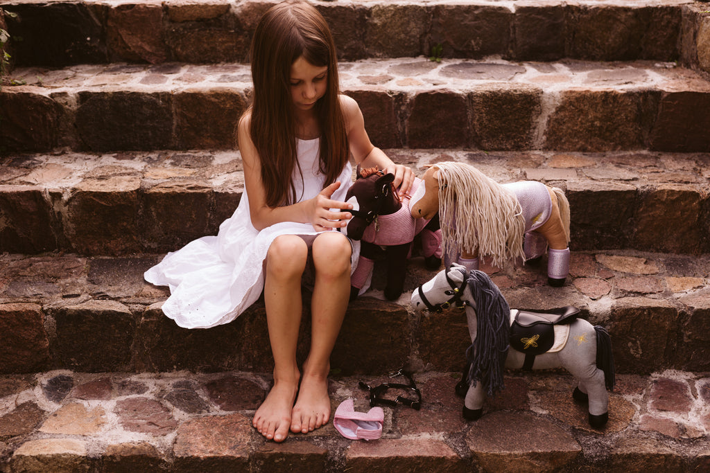 Brązowy Konik Minis zabawka- Pixie 30 cm byAstrup