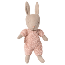 Załaduj obraz do przeglądarki galerii, MAILEG Króliczek w różowym kombinezonie 13,5cm - RABBIT MICRO SAND
